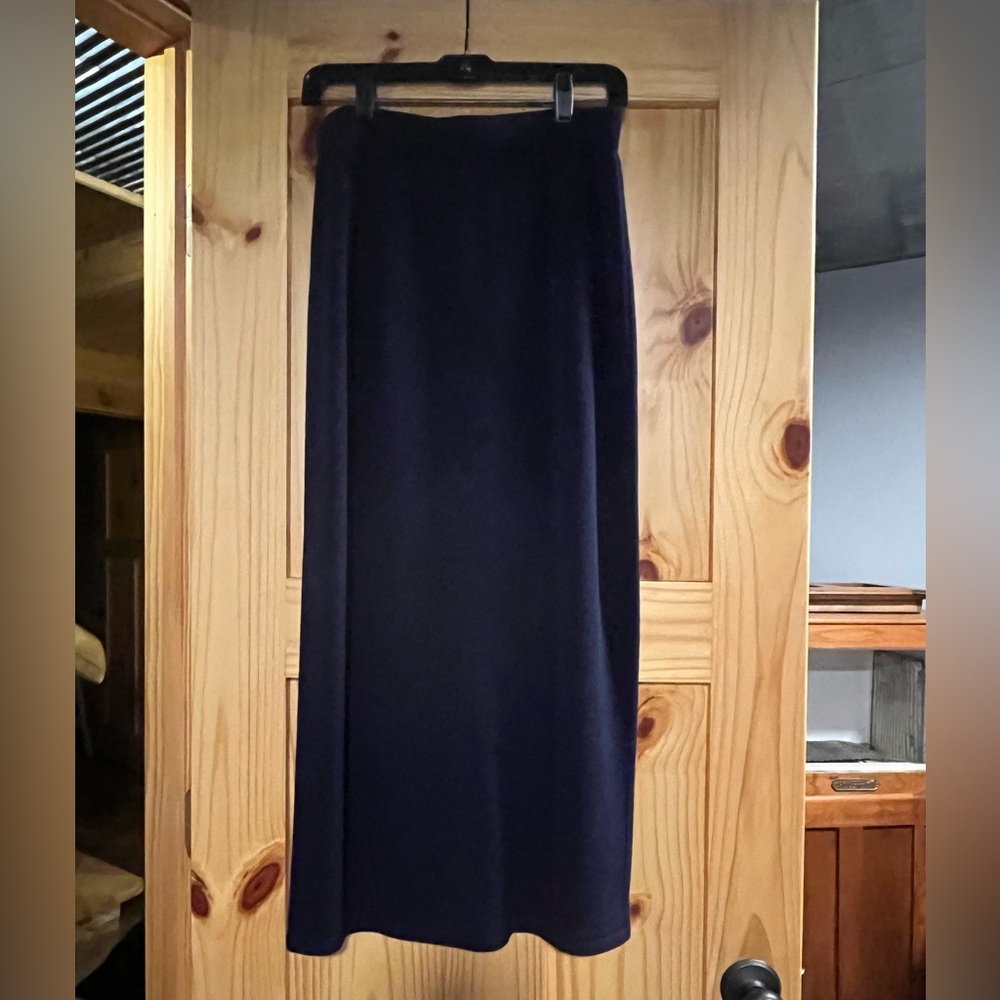 St John knit navy long skirt SZ 8